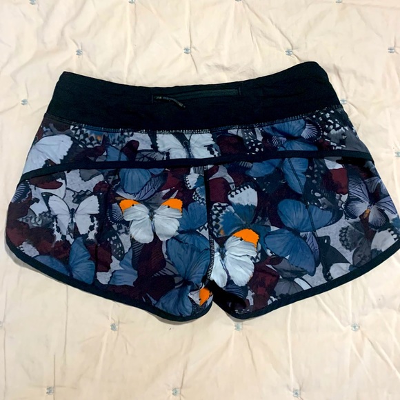Lululemon speed shorts butterfly size 4 with 2.5” inseam - Picture 4 of 8